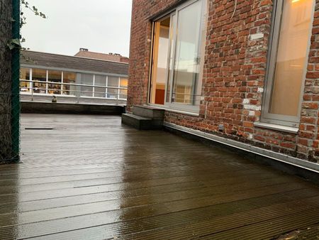 Zeer ruime loft met terras (263m2) in centrum Kortrijk - Photo 2