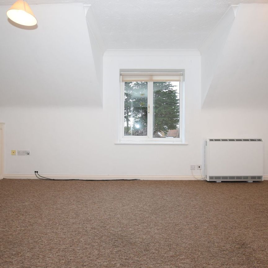 Dersingham - Photo 1