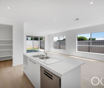 Open the Door To Brand New Luxury Between City and Sea - Photo 5