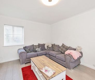 3 bedroom end of terrace house to rent - Photo 2