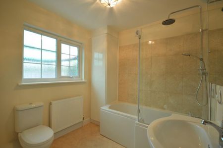 3 bedroom detached house to rent - Photo 5