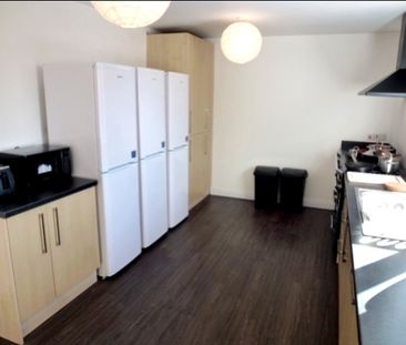 Tolstoi Road, Poole, Dorset, BH14 0QJ - Photo 2