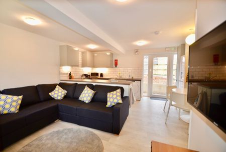 6 Bed Semi-Detached House, Hornby Road, BN2 - Photo 2