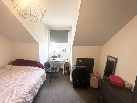 Station Terrace (room 6), Bramley, Leeds - Photo 2