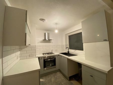 2 Bed Maisonette, Cheriton Court, SE25 - Photo 3