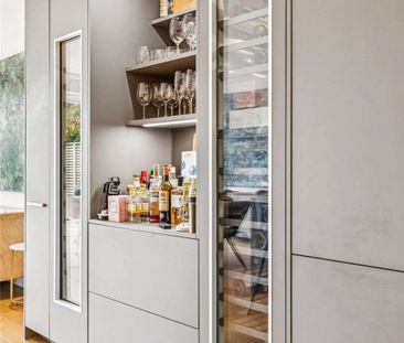 A spectacular five bedroom townhouse with garage in the heart of Ba... - Photo 6