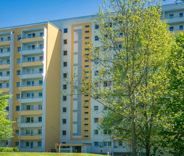 Großzügig und möblierte 2-Raum-Wohnung mit Balkon - Foto 1