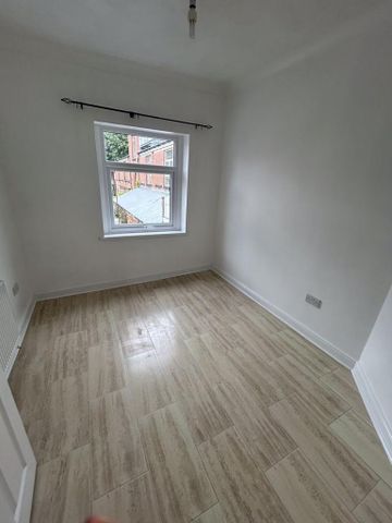 3 bedroom end of terrace house to rent - Photo 5