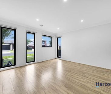 “Modern Family Residence Offering Comforts and Low-Maintenance Living” - Photo 5