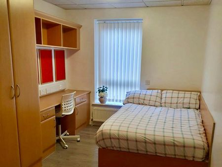 Flat to rent on - Photo 2