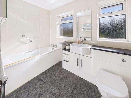 Salmons Lane West, Caterham On The Hill, CR3 - Photo 5