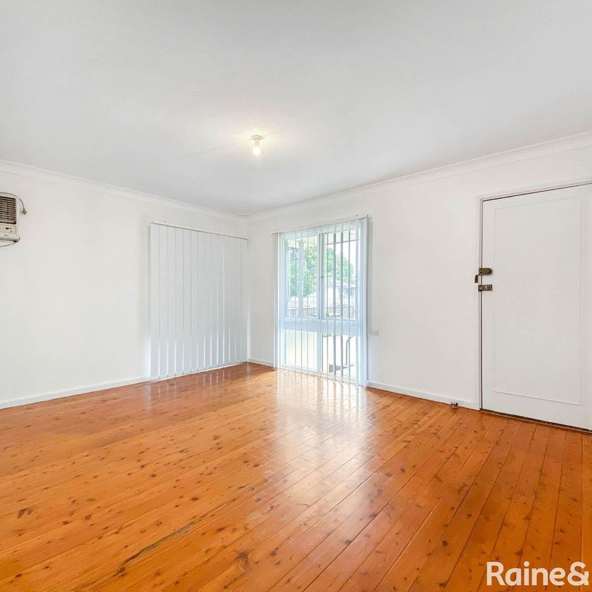 Spacious Three Bedroom House - Photo 1