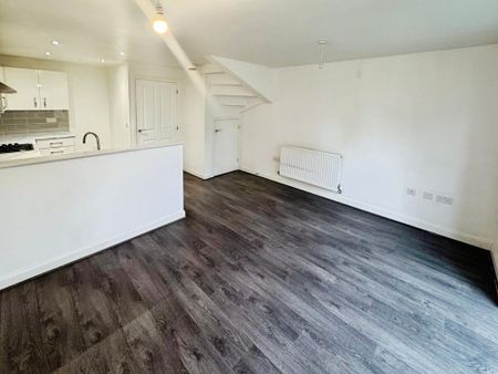 4 bedroom semi-detached house to rent - Photo 2