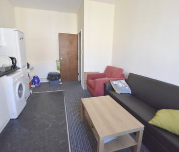 2 Bedroom Flat - Photo 4