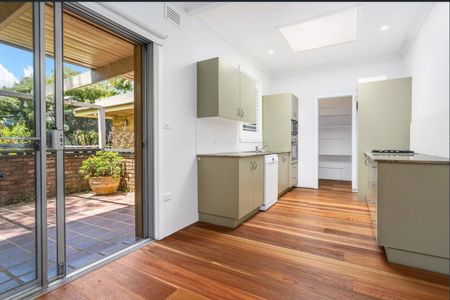 SPACIOUS SINGLE-LEVEL FAMILY LIVING - Photo 5