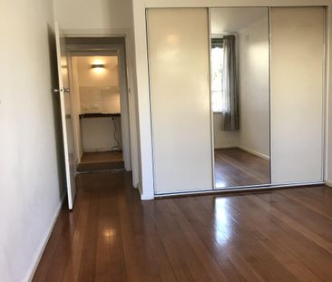 2/4 Highett Place, Fitzroy, VIC 3065 - Photo 3