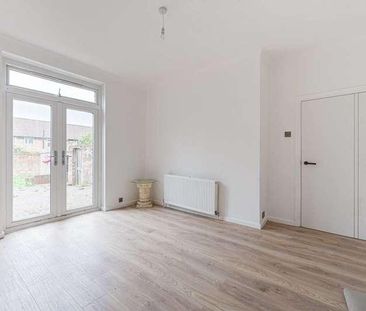 The Approach, London, East Acton, W3 - Photo 1