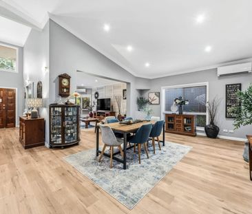 Spacious Furnished 5-Bedroom Family Home with High Ceilings in Fore... - Photo 6