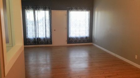 3 Bedroom Duplex For Rent In Huntington: Pet Negotiable. - Photo 2