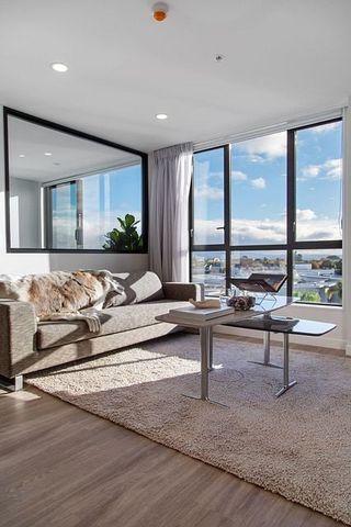 Modern 2 Bed x 2 Bath Sunny Apartment - Photo 5