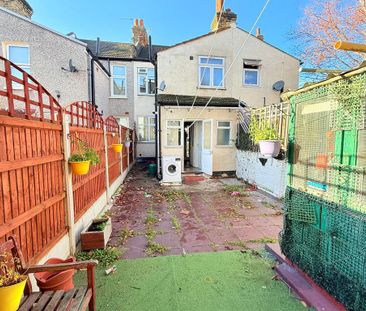 4 bedroom terraced house to rent - Photo 3