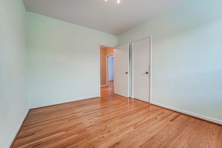 For Lease - 12 North Heights Road Unit# Upper, Toronto, Ontario - Photo 2