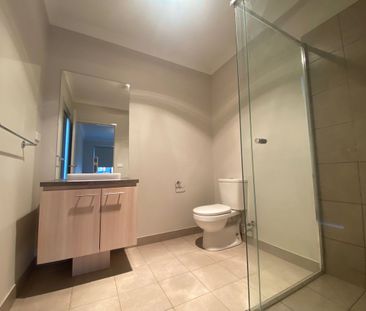 SPACIOUS 3 BEDROOM HOME - Photo 4