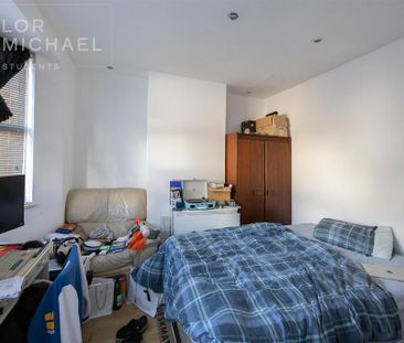 4 bedroom end of terrace house to rent - Photo 4
