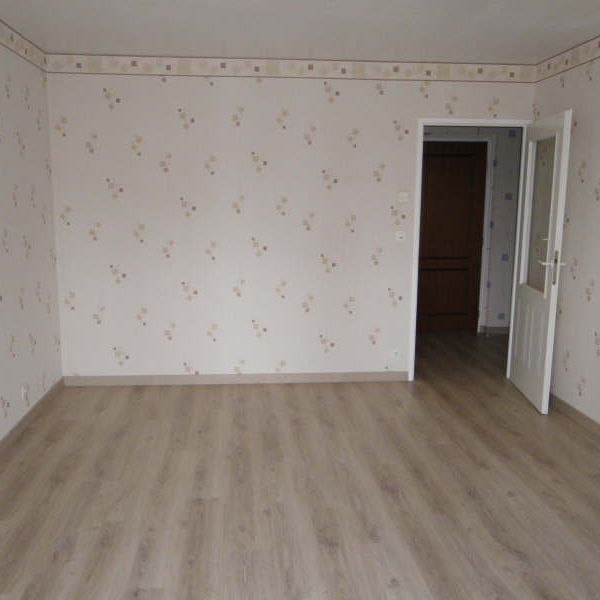 Location Appartement 2 pièces 46m² COMPIEGNE 60200 - Photo 1