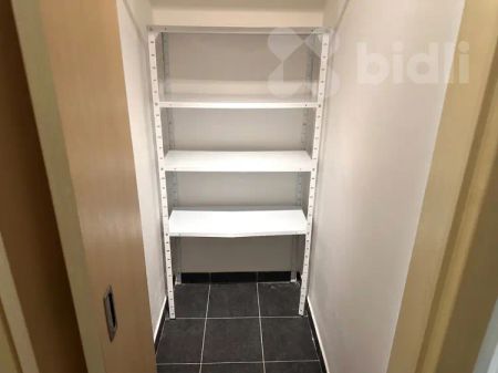 Slunný byt 2+kk s balkonem a skvělým výhledem - Praha 3, Žižkov - Фото 3