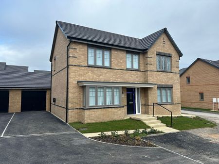 FOUR BEDROOM DETACHED HOUSE - Photo 3