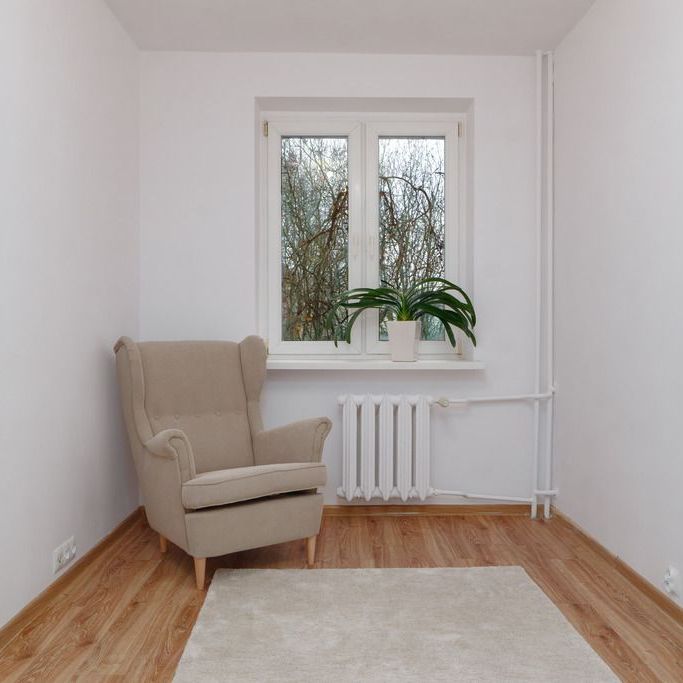 Przytulne mieszkanie z ogródkiem metro Natolin - Photo 1