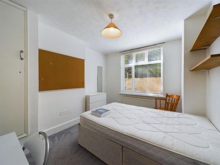 4 bedroom terraced house to rent - Photo 5