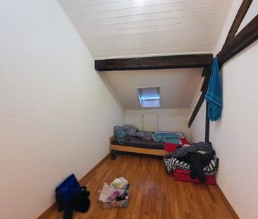 Charmant appartement entièrement rénové de 3 pièces dans les combles - Photo 3