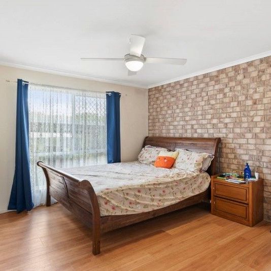 TWO BEDROOMS TOWNHOUSE WITH VINLY FLOOR AND AIR CONDITION - Photo 1