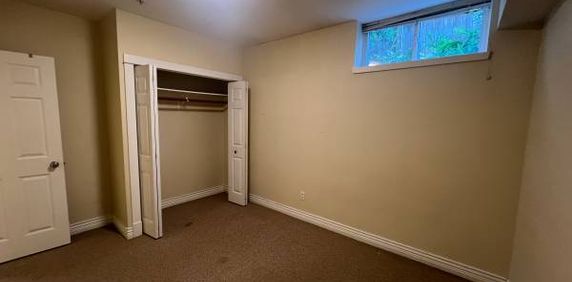 Spacious 2 Bedroom Garden Apt close to Pacific Spirit Park & UBC & Tr - Photo 2