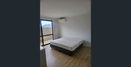 Modern Family Home with 3 Bedrooms & 3 Bathrooms - Photo 4