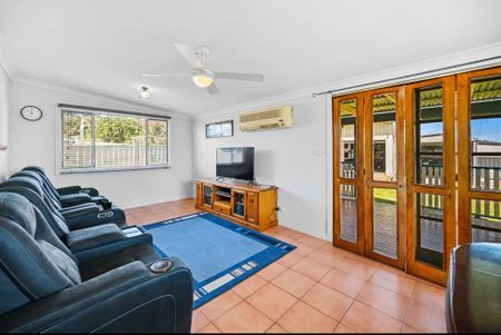 FAMILY LIVING IN THE HEART OF TOWN - Photo 3