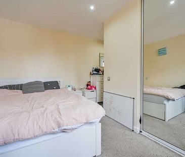 Ocean Wharf, Canary Wharf, E14 - Photo 6