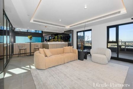 MODERN LIVING IN SOUTHBANK! - Photo 2
