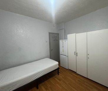 Room in a Shared Flat, Chicksand House, E1 - Photo 3