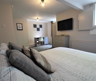 3 bedroom terraced house to rent - Photo 4