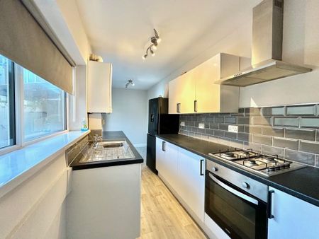 2 bedroom terraced house to rent - Photo 4