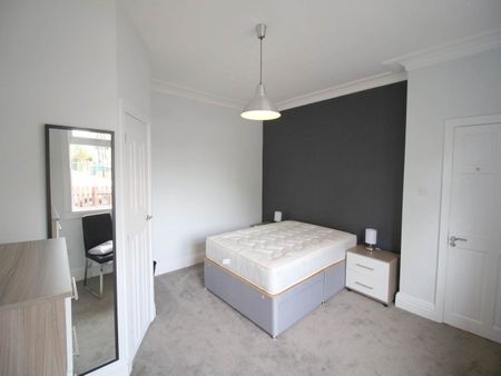 Rosemont Avenue (room 1), Bramley, Leeds - Photo 3