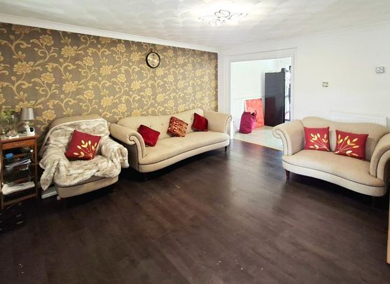 4 bedroom detached house to rent - Photo 1
