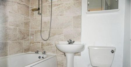 2 bedroom semi-detached house to rent - Photo 4