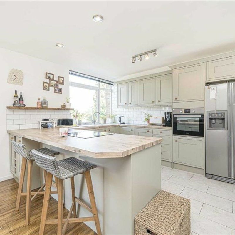 Fairways, Teddington, TW11 - Photo 1