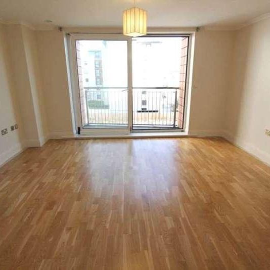 Holland Gardens, Brentford, TW8 - Photo 1