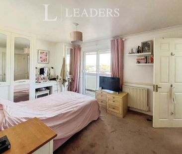 2 bedroom apartment to rent Marine Parade East, Clacton-on-Sea, CO15 - Photo 2