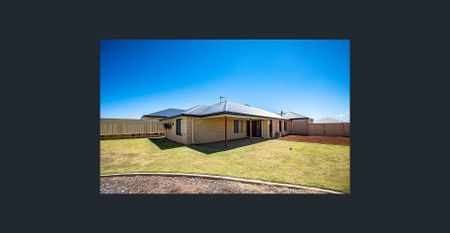 Great Family Home in Wandina! - Photo 5